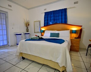 Standard Double Room, 1 Bedroom | Desk, bed sheets - Lalamo Guest House (Phalaborwa)