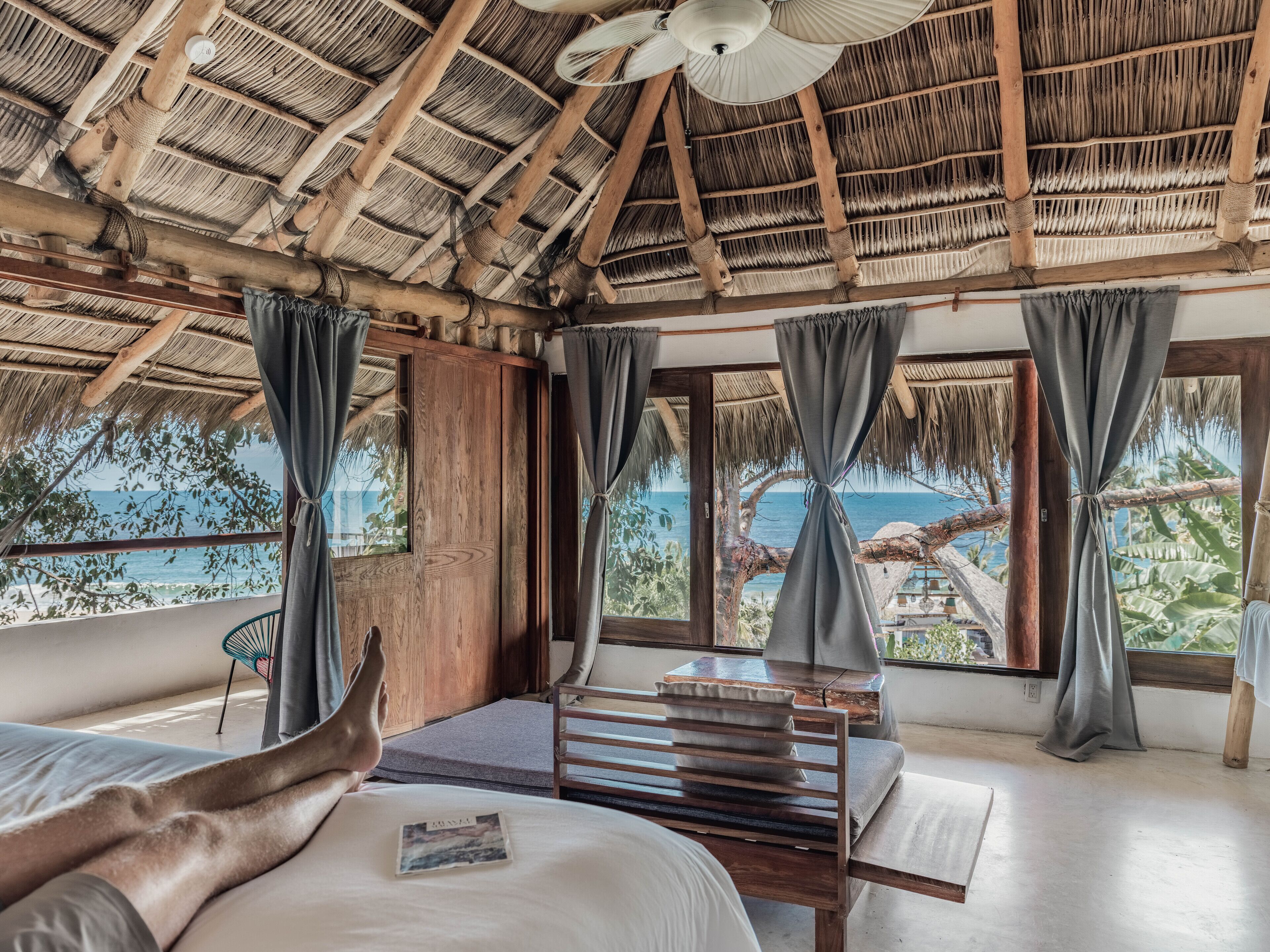 deluxe single room, 1 king bed, ocean view, corner | desk, bed sheets