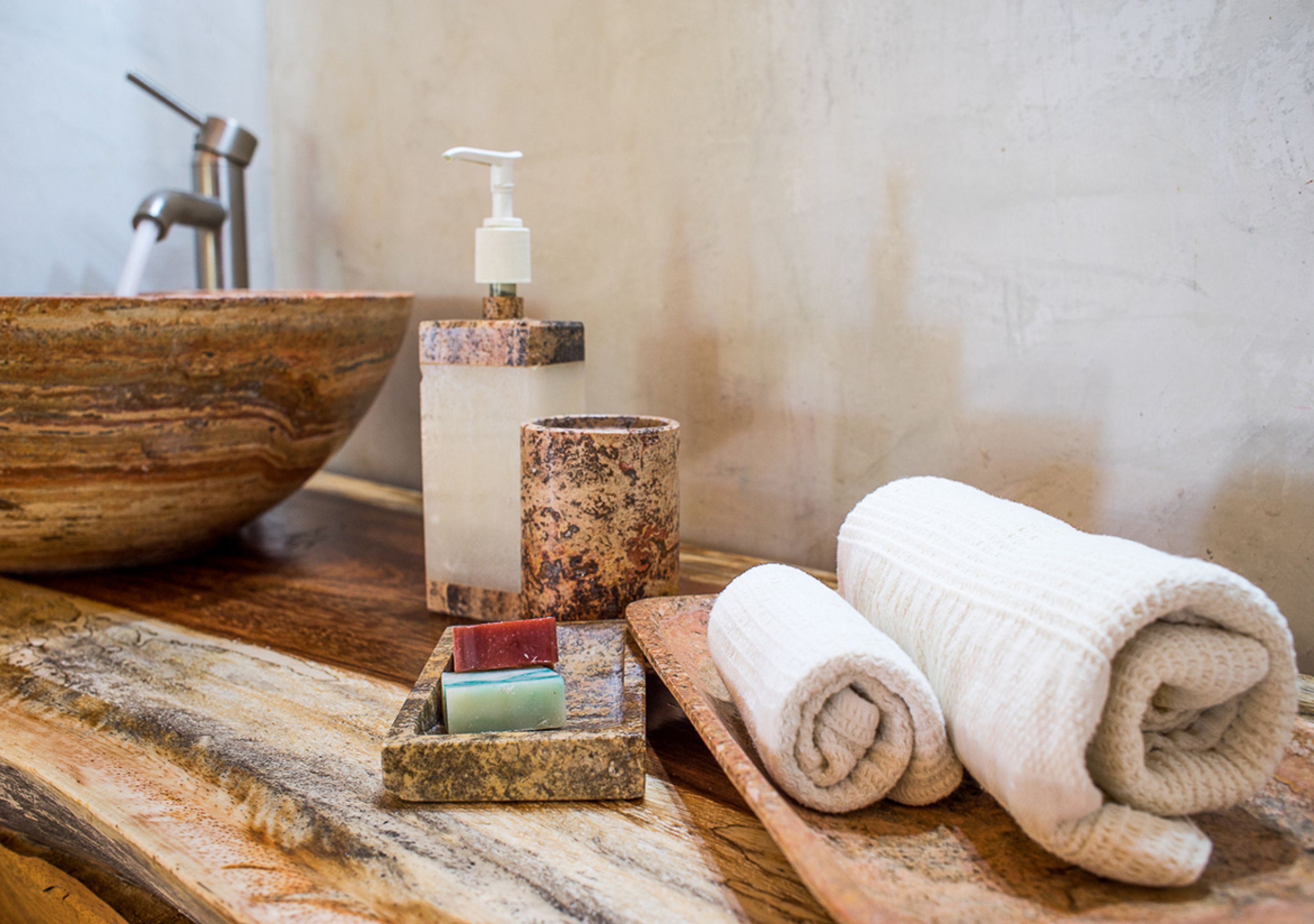 deluxe single room, 1 king bed, ocean view, corner | bathroom sink