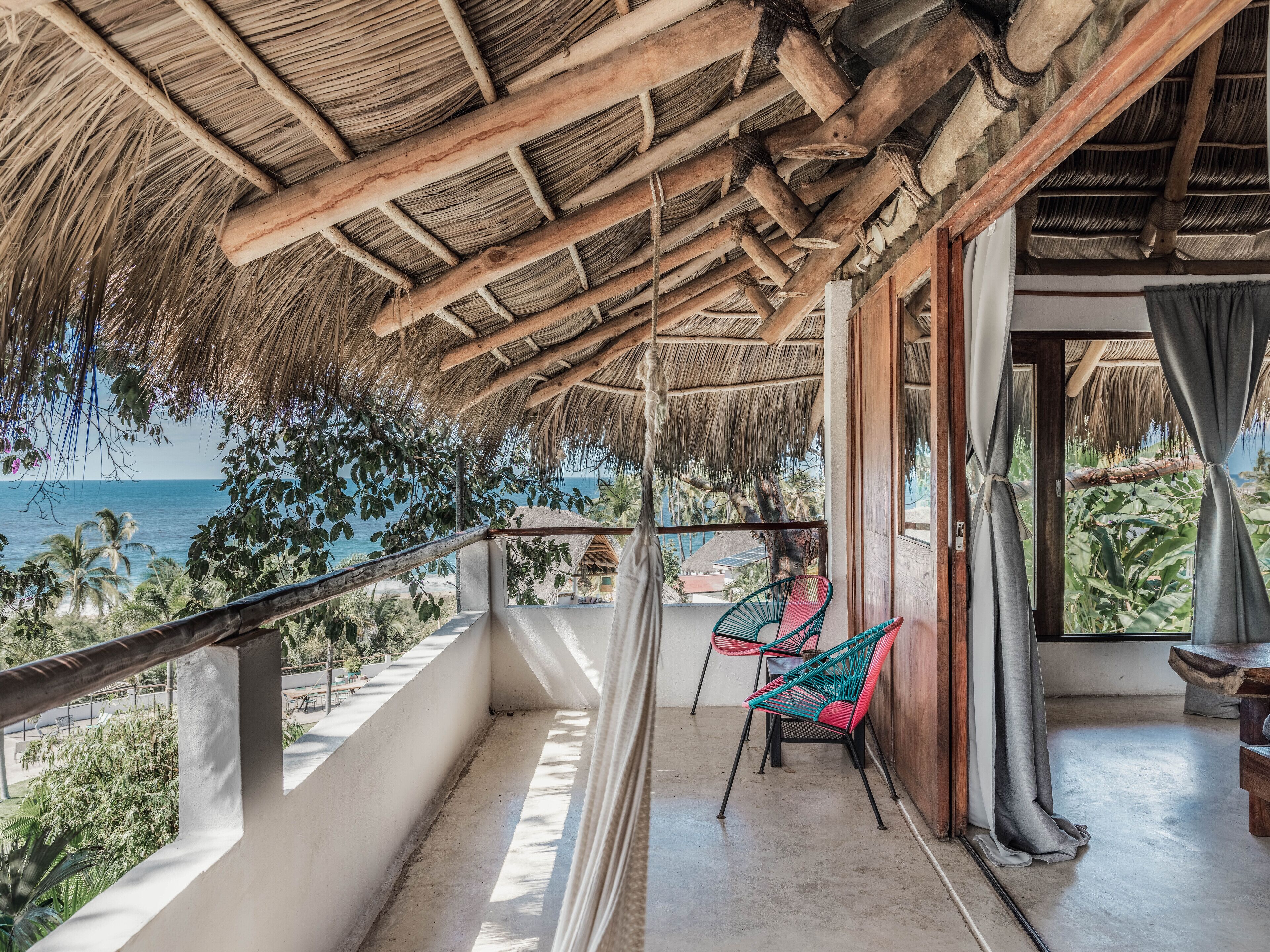 deluxe single room, 1 king bed, ocean view, corner | balcony