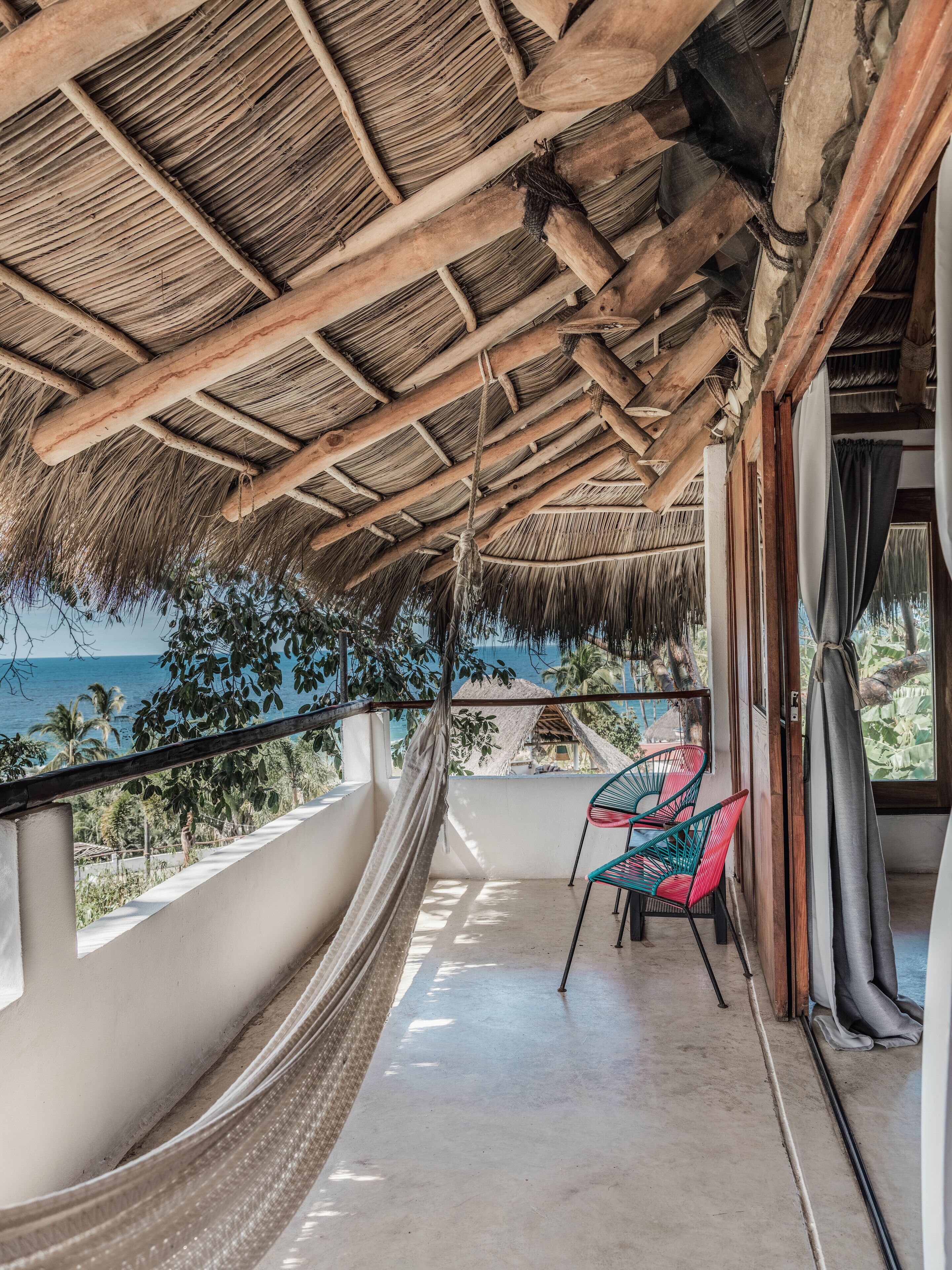 deluxe single room, 1 king bed, ocean view, corner | balcony