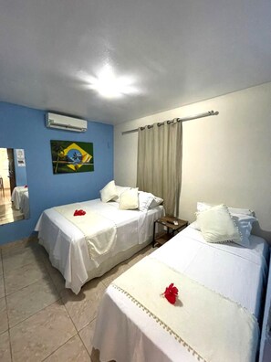 Kamar Triple Standar | Minibar, tirai kedap cahaya, dan seprai linen