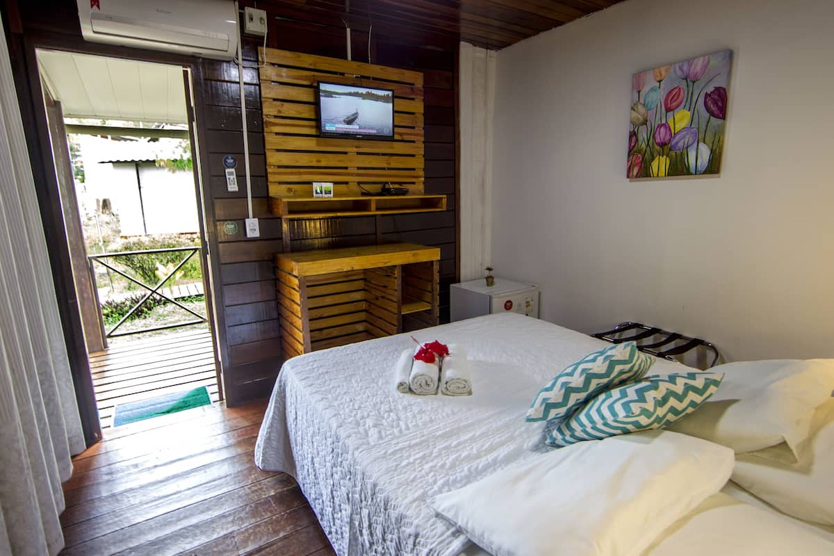 Minibar, WiFi (free)