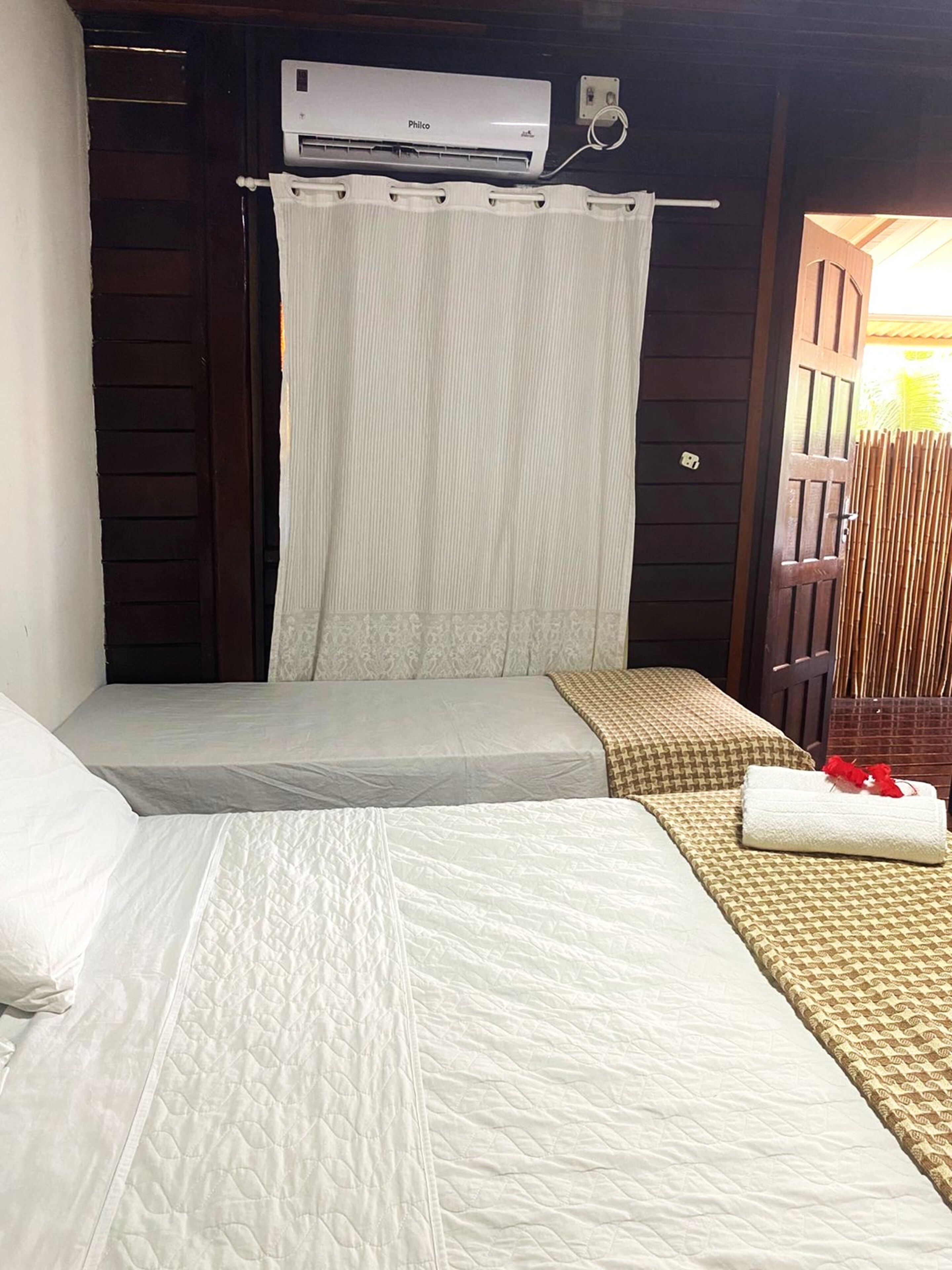 Kolmen hengen standard-huone, 2 makuuhuonetta | Minibaari, ilmainen Wi-Fi