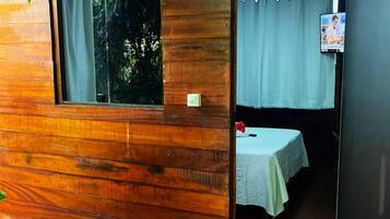 Quarto triplo standard, 3 quartos | Frigobar, Wi-Fi de cortesia