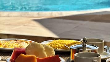 Free daily buffet breakfast