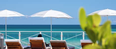 4 outdoor pools, sun loungers