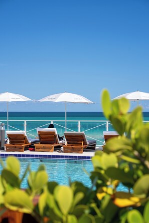 4 outdoor pools, sun loungers - Nobu Hotel Miami Beach (Miami Beach)