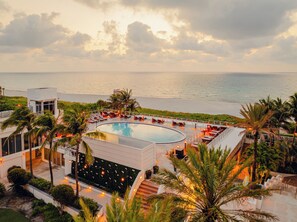 4 outdoor pools, sun loungers - Nobu Hotel Miami Beach (Miami Beach)