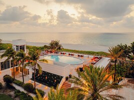 4 piscinas al aire libre, sillones reclinables de piscina