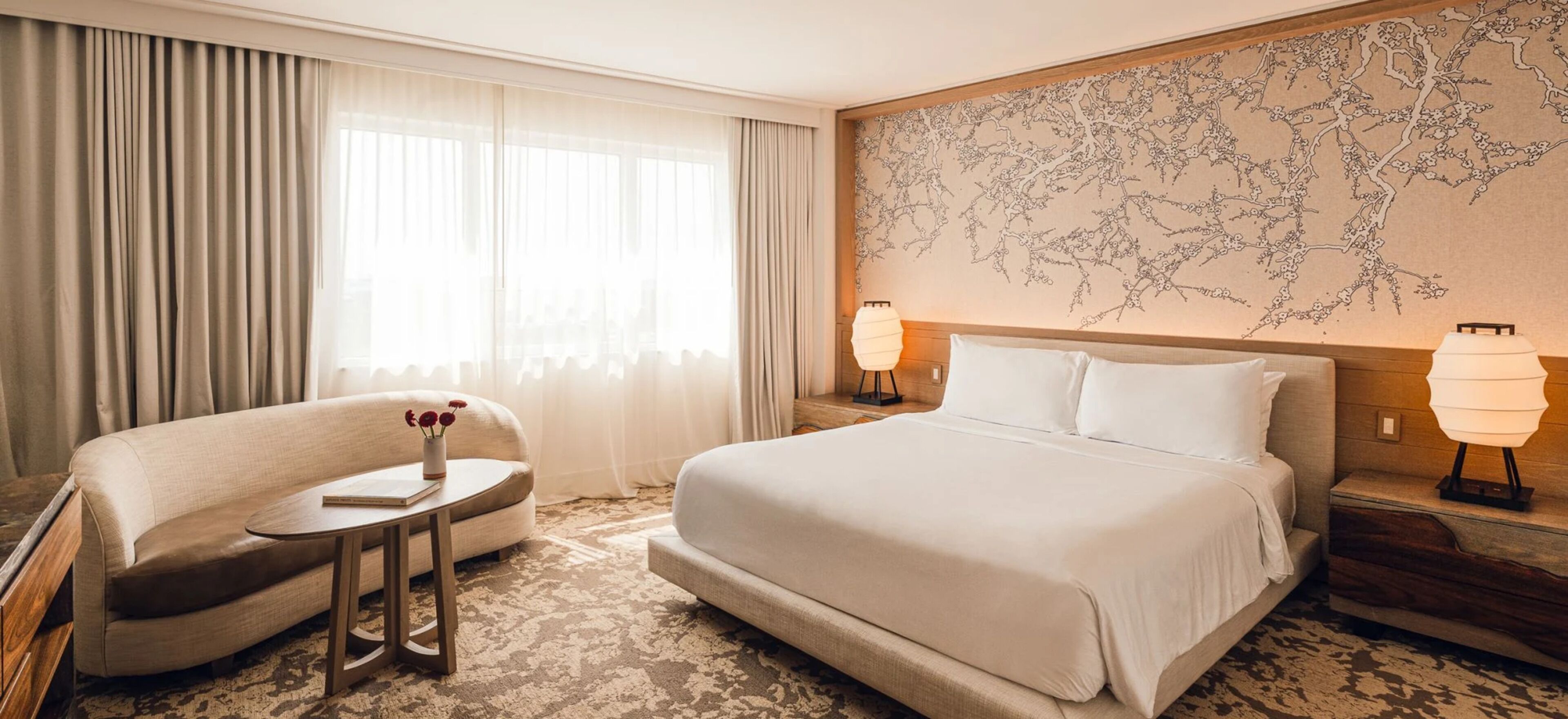 Minibar, safe på rommet, strykejern/-brett og wi-fi (inkludert)