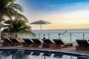 4 outdoor pools, sun loungers - Nobu Hotel Miami Beach (Miami Beach)