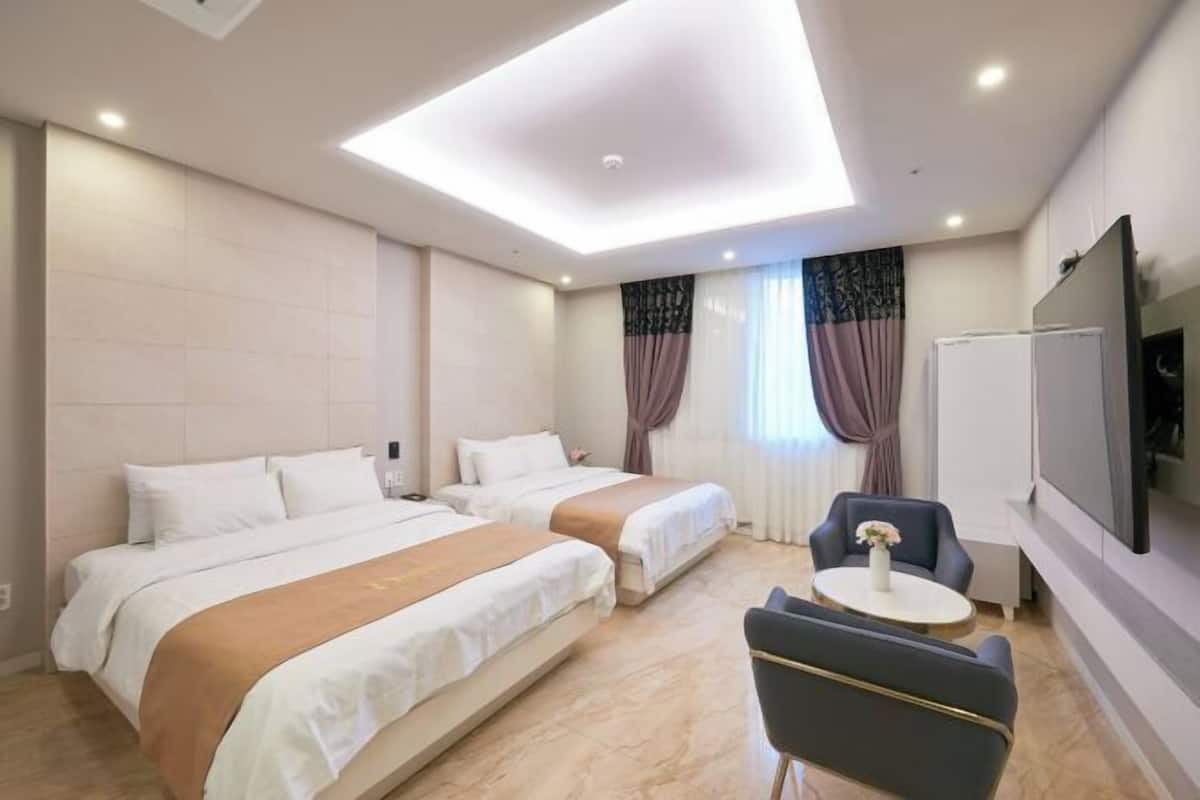 Cofres nos quartos, quartos à prova de som, Wi-Fi de cortesia