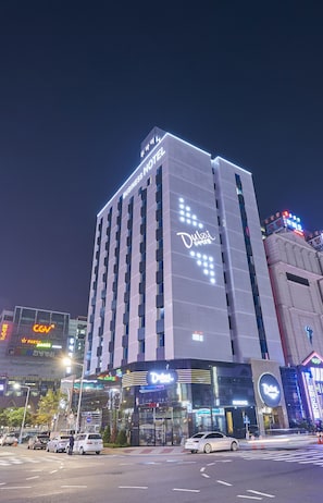 Front of property - evening/night