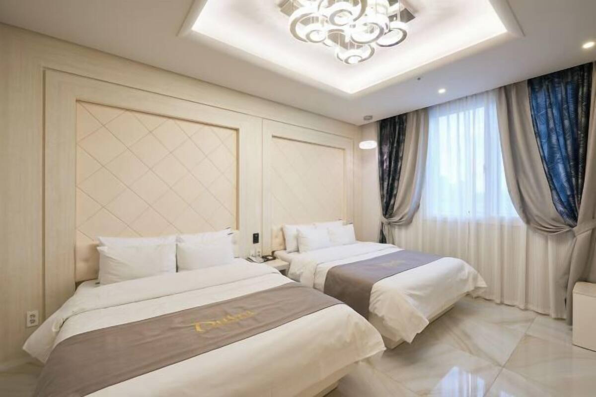 Cofres nos quartos, quartos à prova de som, Wi-Fi de cortesia