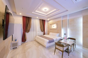 Standard Double Room | In-room safe, soundproofing, free WiFi, bed sheets