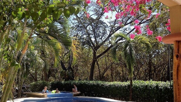Kolam renang outdoor