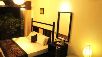 Chambre Double, salle de bains privée, vue jardin