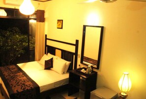 Chambre Double, salle de bains privée, vue jardin