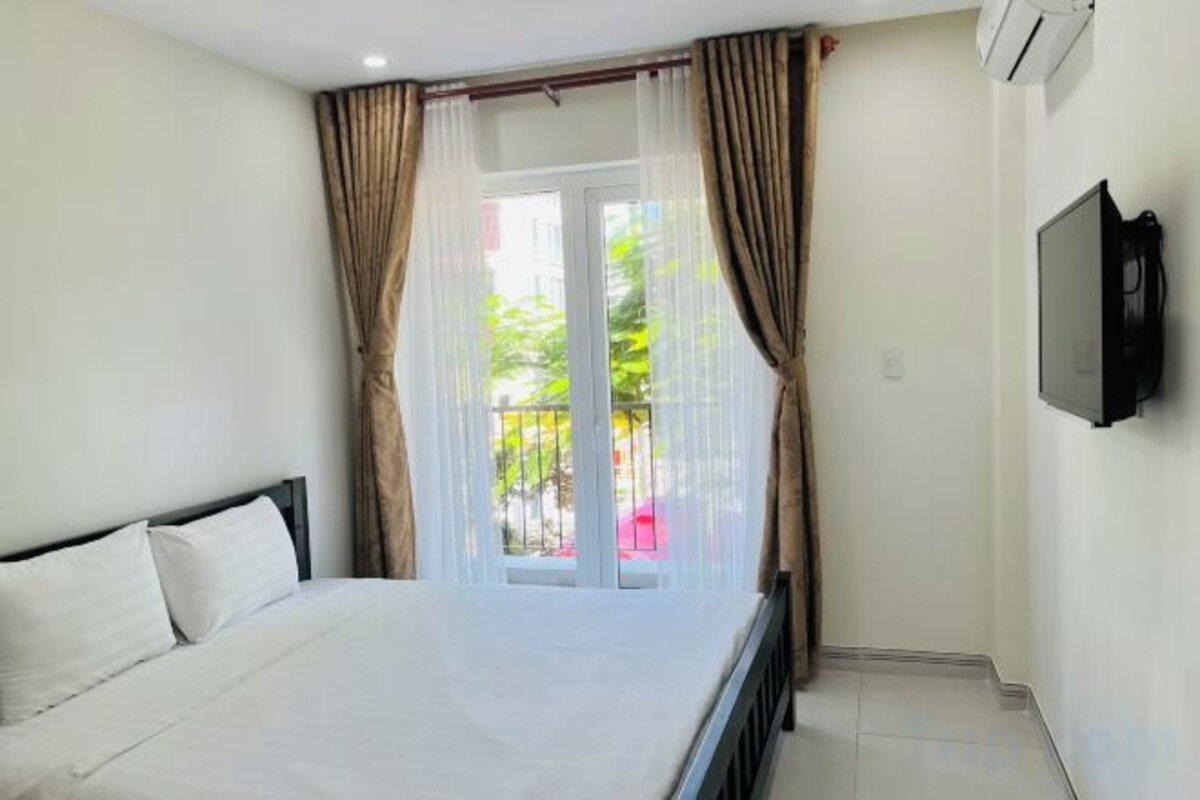 In-room safe, desk, blackout curtains, soundproofing