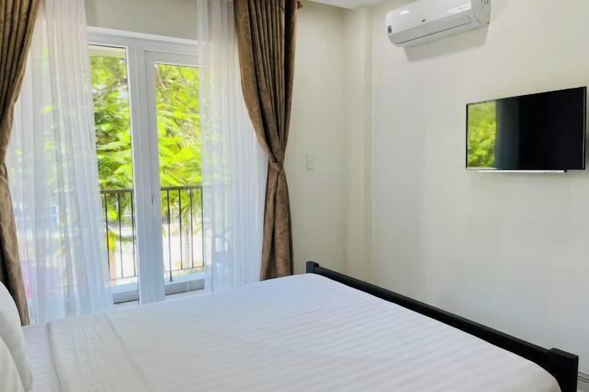 2 bedrooms, in-room safe, individually decorated, individually furnished