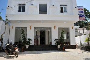 Front of property - Tung Huong Hotel (Phu Quoc)