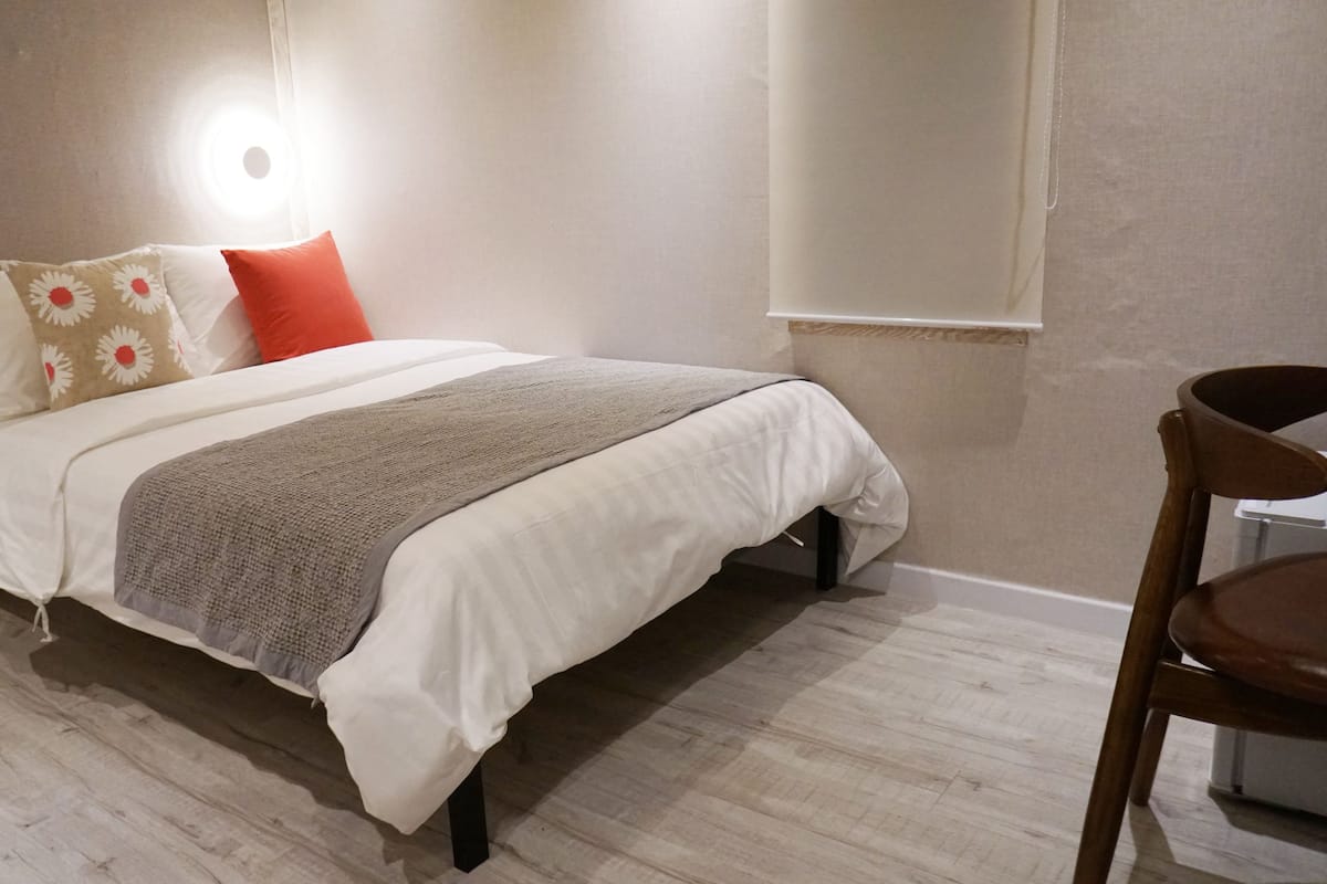 Chambre Double Standard | Literie de qualité supérieure, Wi-Fi gratuit