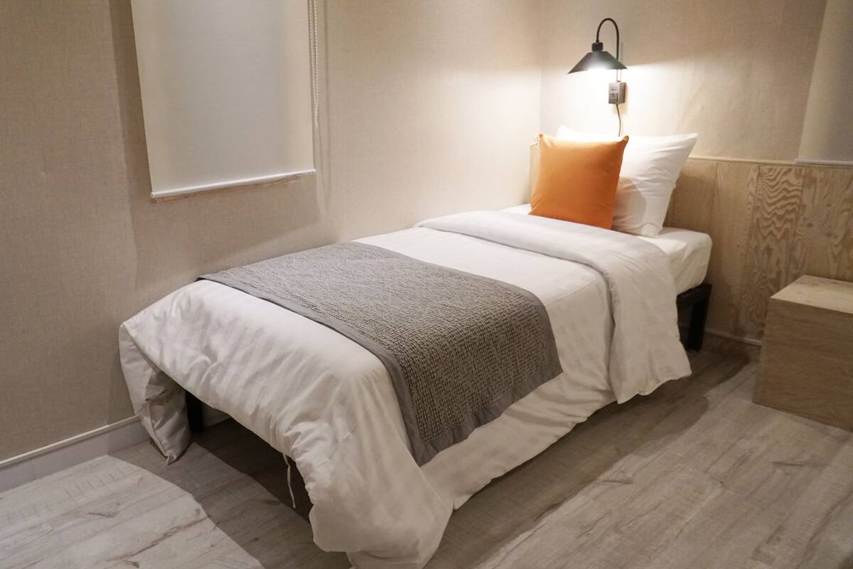 Chambre Simple Standard | Literie de qualité supérieure, Wi-Fi gratuit