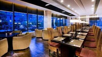 Se sirven desayunos, almuerzos, cenas y cocina china