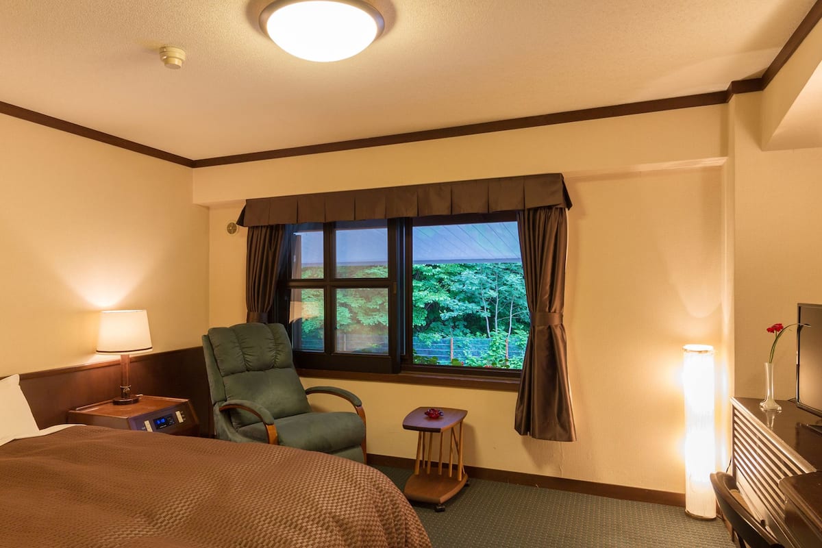 double room | in-room safe, desk, free rollaway beds, free wifi