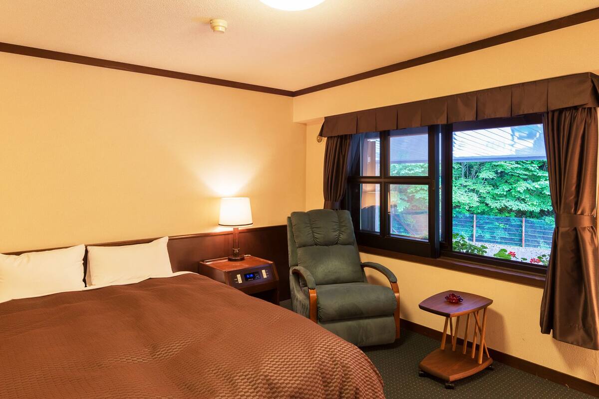 double room | in-room safe, desk, free rollaway beds, free wifi