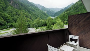 Zweibettzimmer | Zimmersafe, Schreibtisch, kostenlose Zustellbetten, kostenloses WLAN