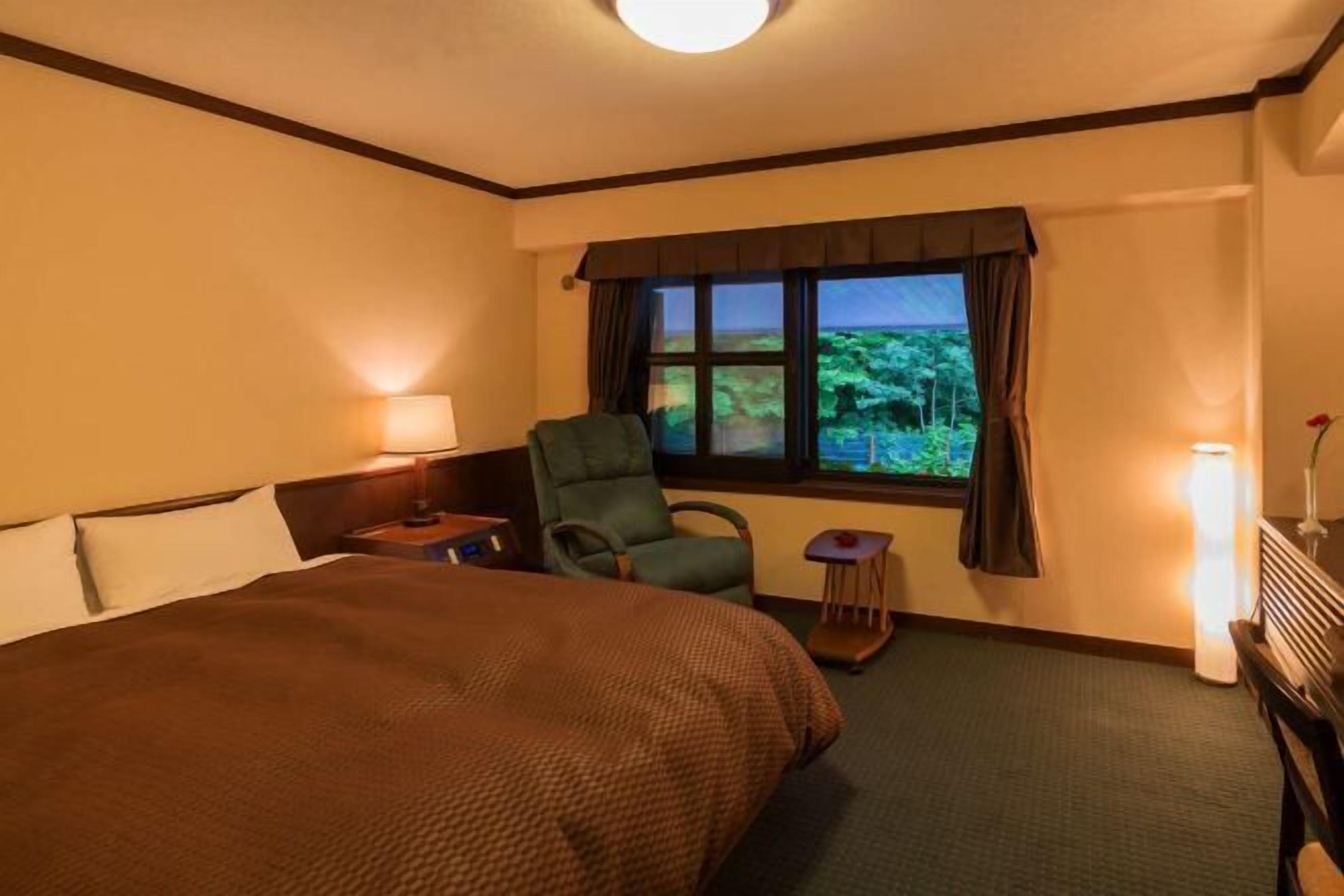 Een kluis op de kamer, een bureau, gratis extra bedden, gratis wifi