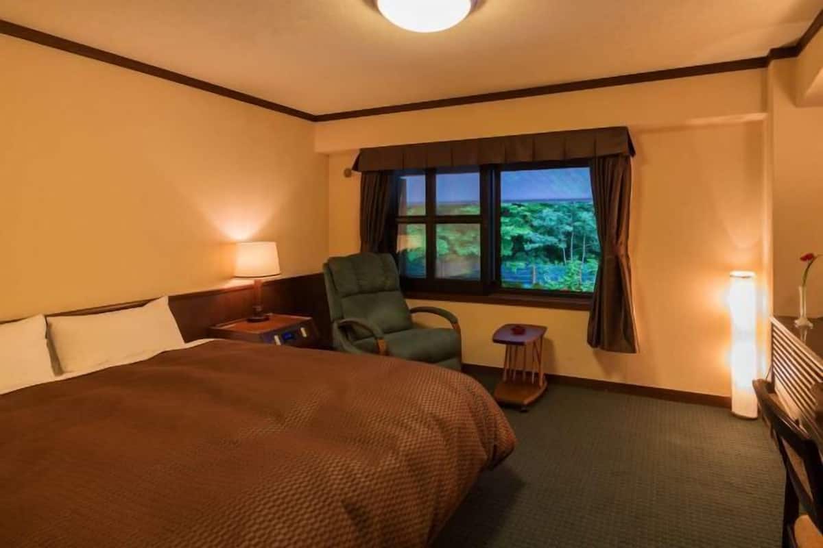 In-room safe, desk, free rollaway beds, free WiFi