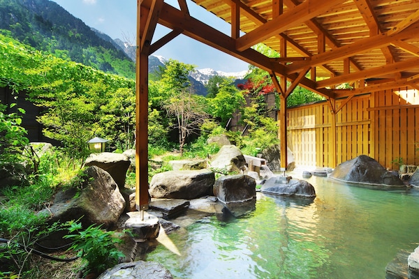 Quarto duplo | Cofres nos quartos, escrivaninha, camas extras/dobráveis