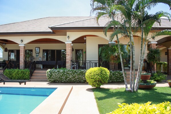 3 Bedrooms House, Private Pool | Terrace/patio