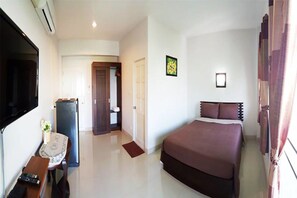 Double Bed | Verdunkelungsvorhänge, kostenloses WLAN, Bettwäsche