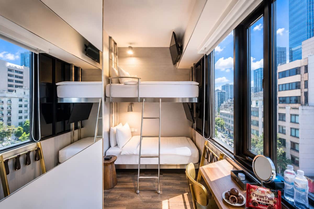 1 bedroom, premium bedding, down comforters, Select Comfort beds