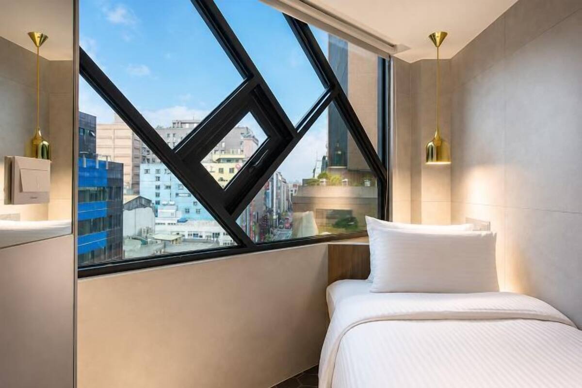 1 bedroom, premium bedding, down comforters, Select Comfort beds