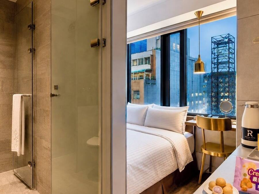 1 bedroom, premium bedding, down comforters, Select Comfort beds