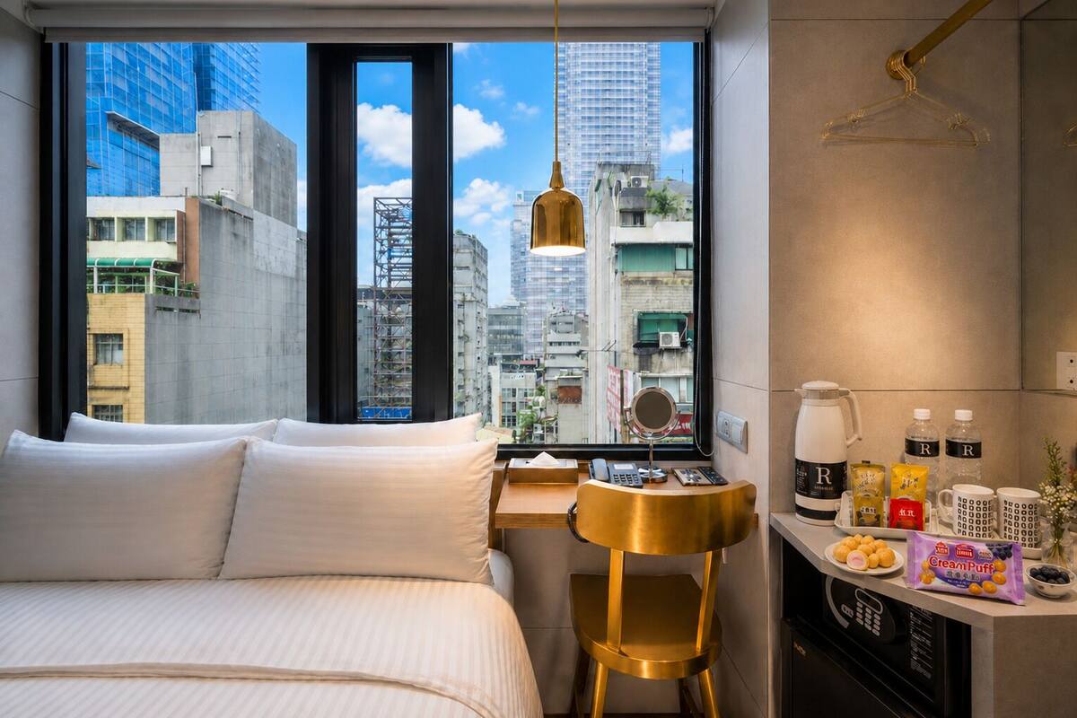 1 bedroom, premium bedding, down comforters, Select Comfort beds