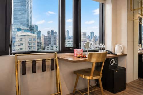 1 bedroom, premium bedding, down duvets, Select Comfort beds