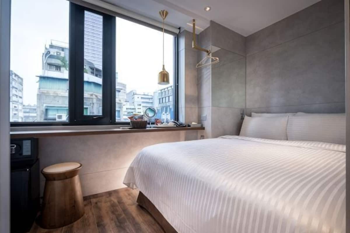 1 bedroom, premium bedding, down comforters, Select Comfort beds