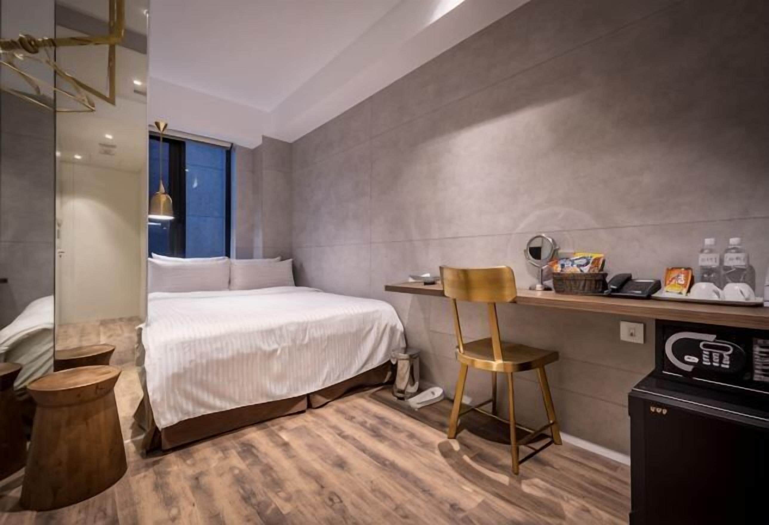 1 bedroom, premium bedding, down duvets, Select Comfort beds
