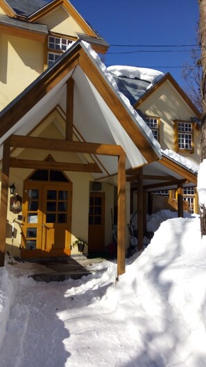 Exterior - Happy Talk (Hakuba)