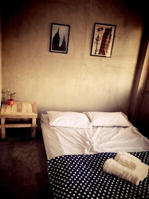 Meja, katil lipat simpan/tambahan, Wi-fi percuma 