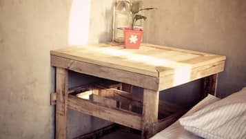 Meja kerja, tempat tidur lipat/tambahan, dan Wi-Fi gratis