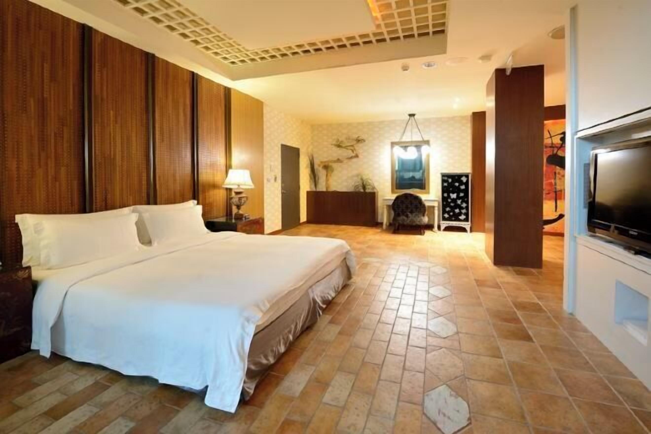 Cobrellits, matalassos amb encoixinament addicional i minibar 