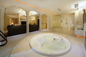 Separate bathtub and shower, rainfall showerhead, free toiletries