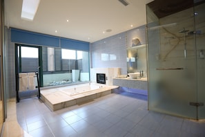Separate bathtub and shower, rainfall showerhead, free toiletries